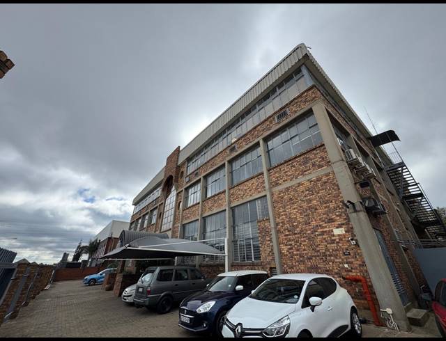 512M² WAREHOUSE TO LET IN WYNBERG